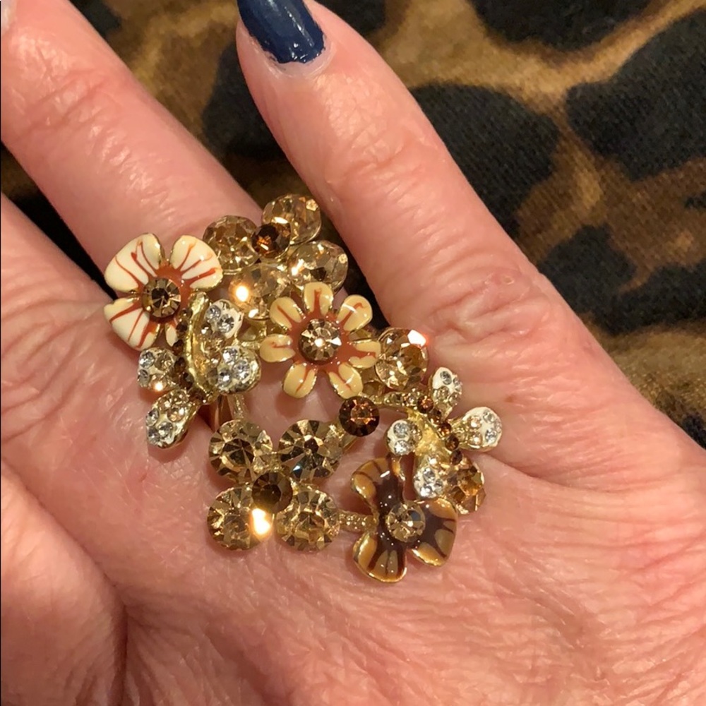 Flower & butterfly ring with Swarovski crystals.